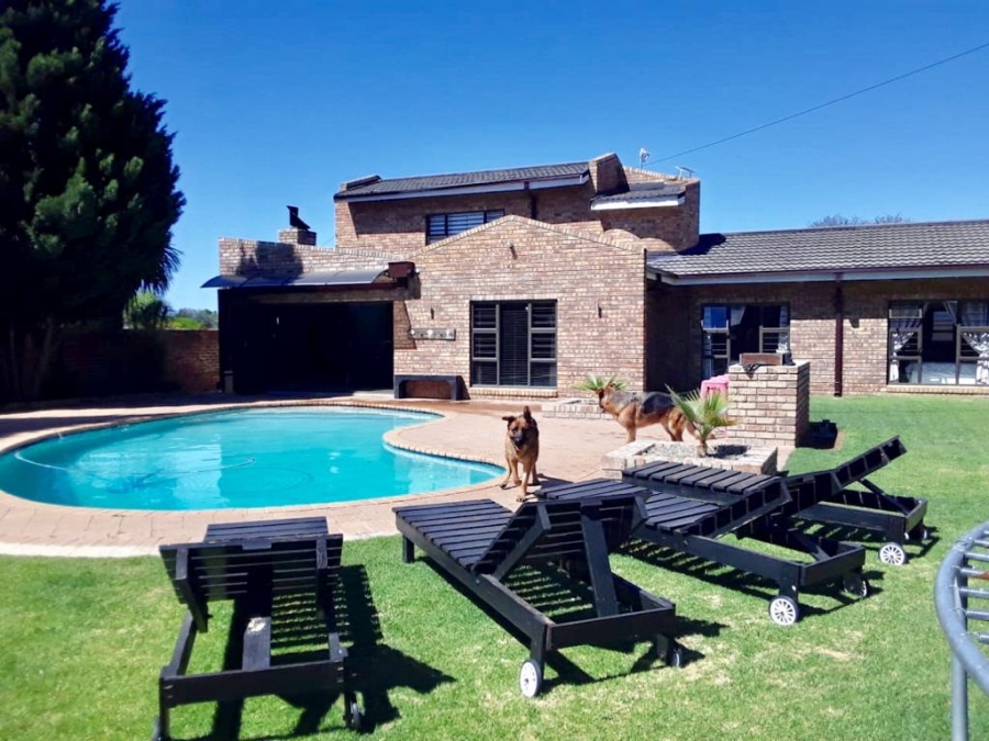 7 Bedroom Property for Sale in Bloemhof North West